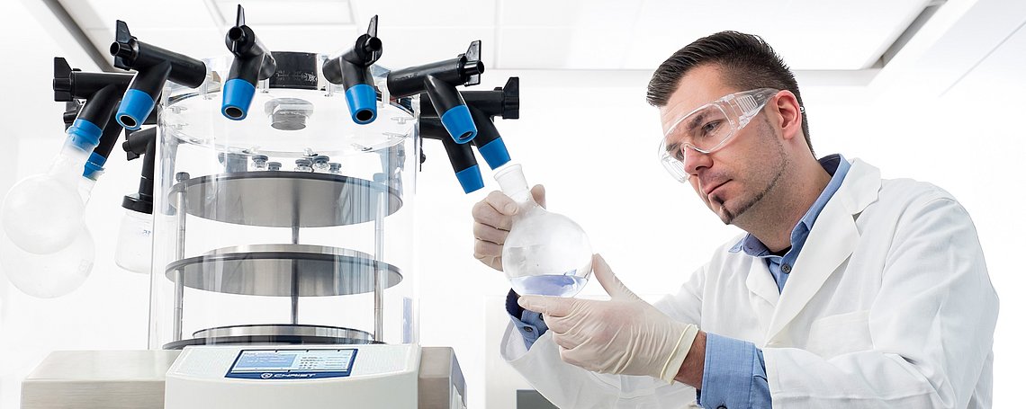 Laboratory freeze dryer